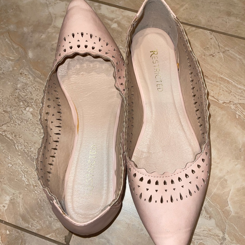 Women’s flats